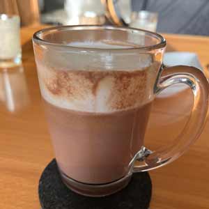 Turiner Schokoladenkaffee in einer Glastasse