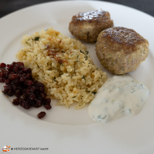 Orientalische Fleischbällchen mit Zitronenreis und Safranberberitzen