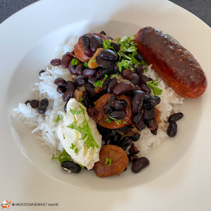 Cubanische schwarze Bohnen mit Chorizo und Schmand