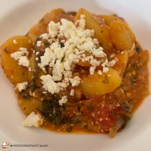 Kartoffelragout mit Spinat und Feta