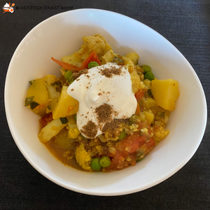 Indisches Blumenkohlcurry im Bowl serviert