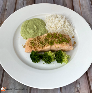 Pochierter Lachs mit Brokkoliröschen, Brokkolisauce und Reis