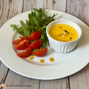 Parmesan Creme Brulee / Crema Catalana mit Tomaten-Rucola Salat