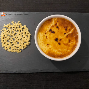 Parmesan Crème brûlée / Crema Catalana mit Parmesanchip