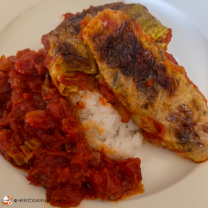 Wirsingroulade mit Tomatensauce und Reis
