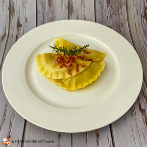 3 Schlutzkrapfen mit Specktopping