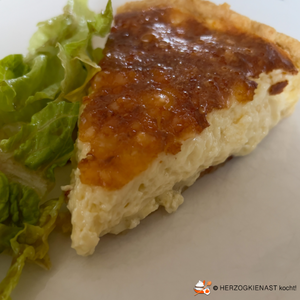 Tarte gruyere mit Salat