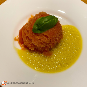 Scharfes Tomatensorbet mit Olivenölschaum