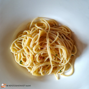 Spaghetti Carbonara im Teller fotografiert